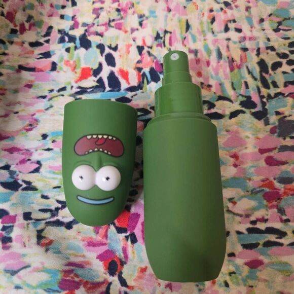 Rick and Morty Pickle Rick Setting Spray - Picture 3 of 3